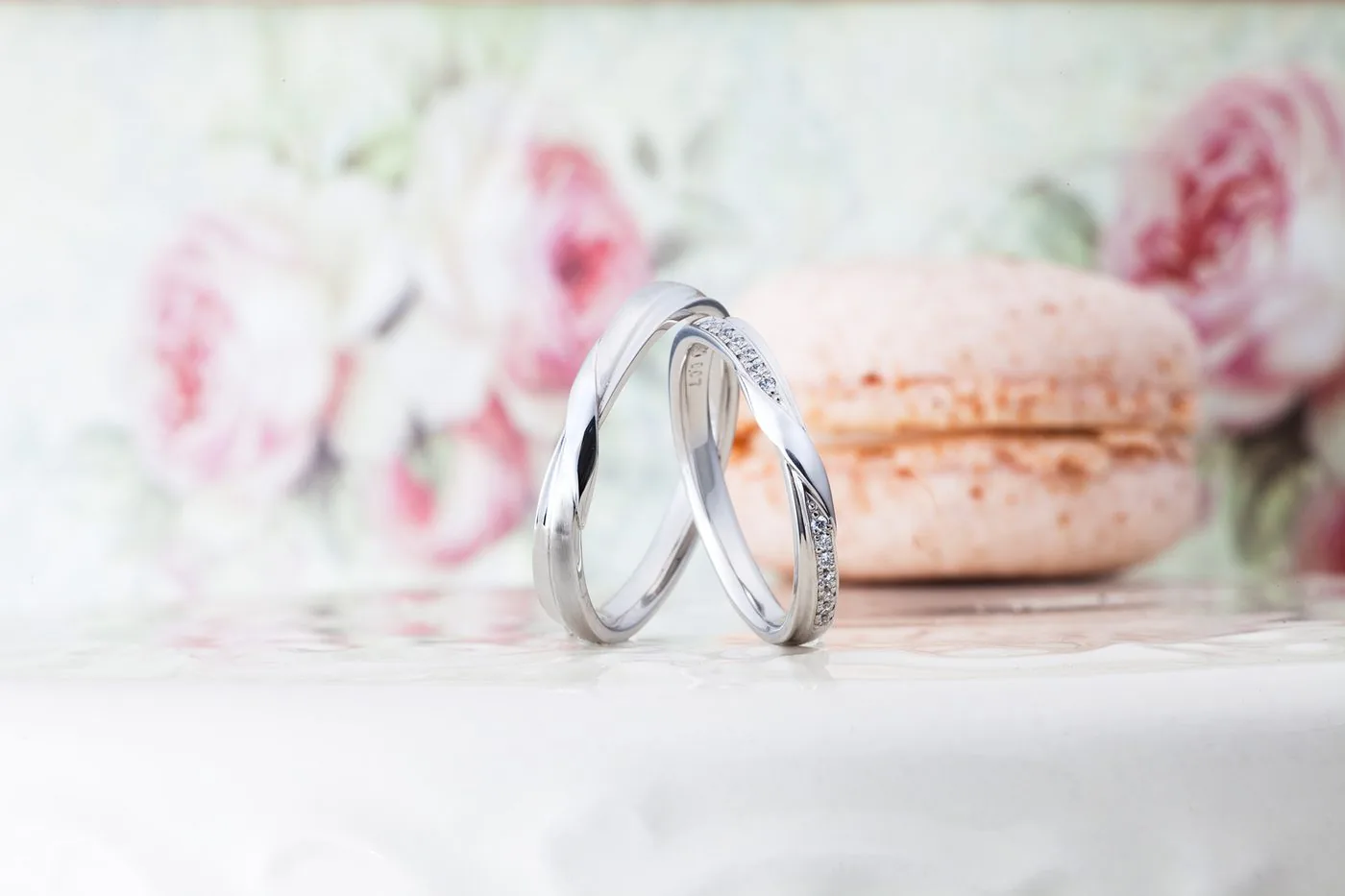 ダイヤが全面に散りばめられたコフレ フェリシテの結婚指輪