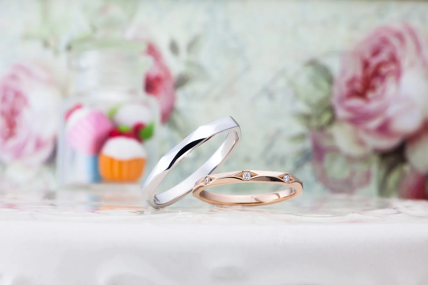 まっすぐな線が凛としたコフレ オネットの結婚指輪