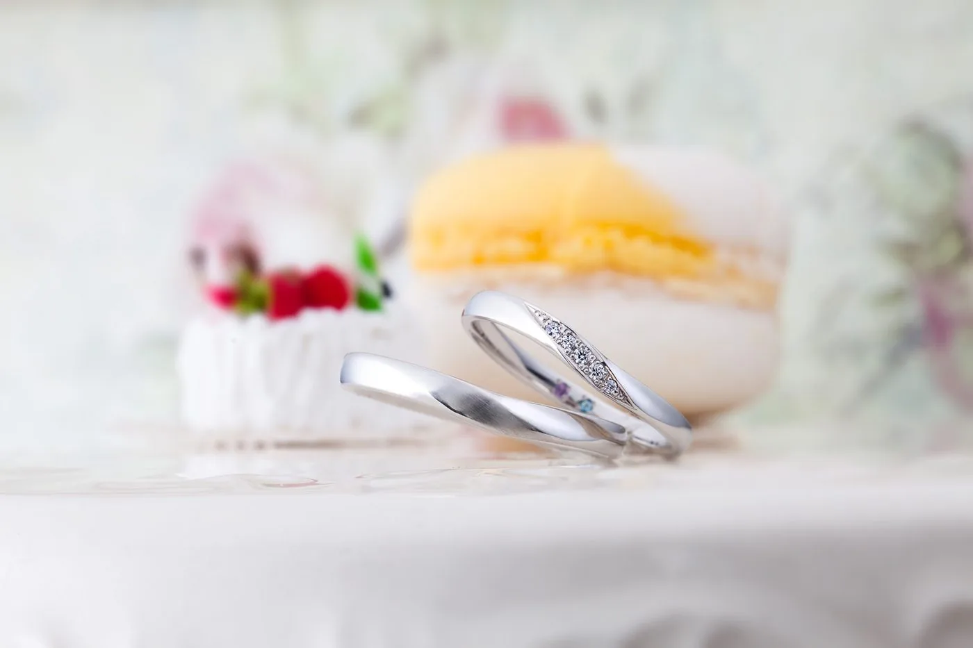 誕生石を内側に納めたコフレ パタージュの結婚指輪